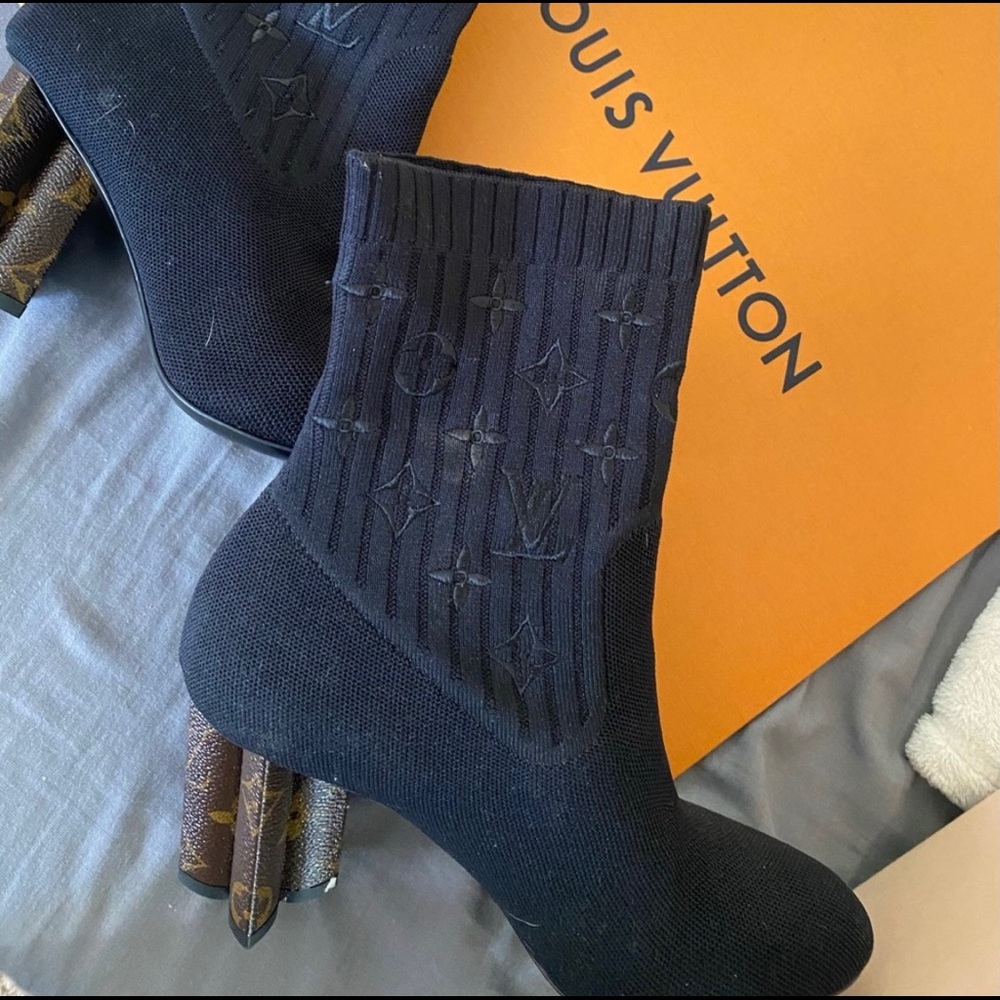 AUTHENTIC LOUIS VUITTON BOOTIES